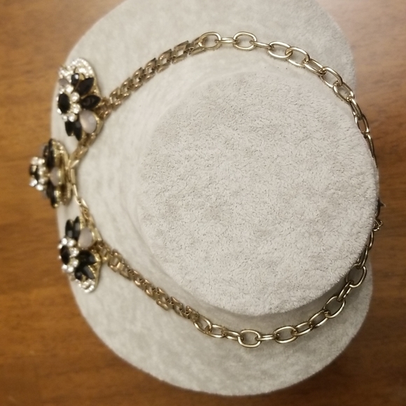 Beautiful. Statement. Necklace - Picture 5 of 8